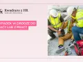 Pomoc medyczna po wypadku przy pracy na zwolnieniu lekarskim. Dwóch pracowników w kamizelkach odblaskowych opatruje ranę na ręce kolegi.