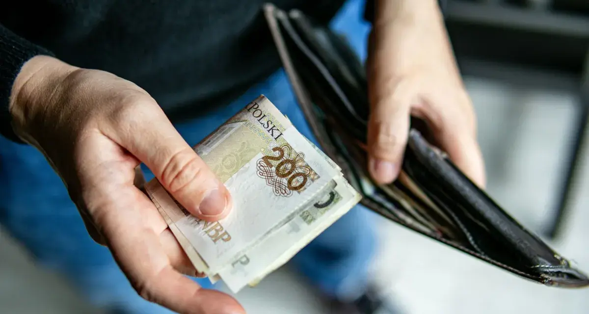 Kiedy ZUS płaci za L4? Poznaj ważne zasady i terminy wypłaty