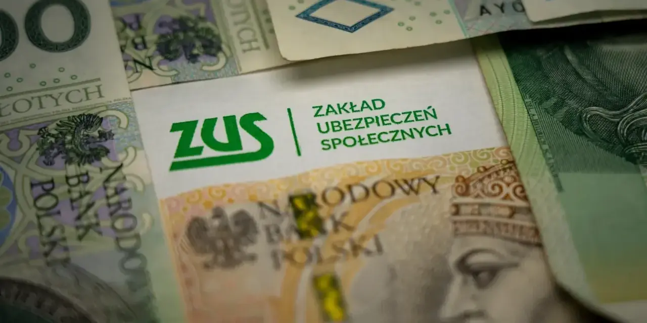 ZUS i polskie banknoty. Czy zasiłek rehabilitacyjny wlicza się do stażu pracy?