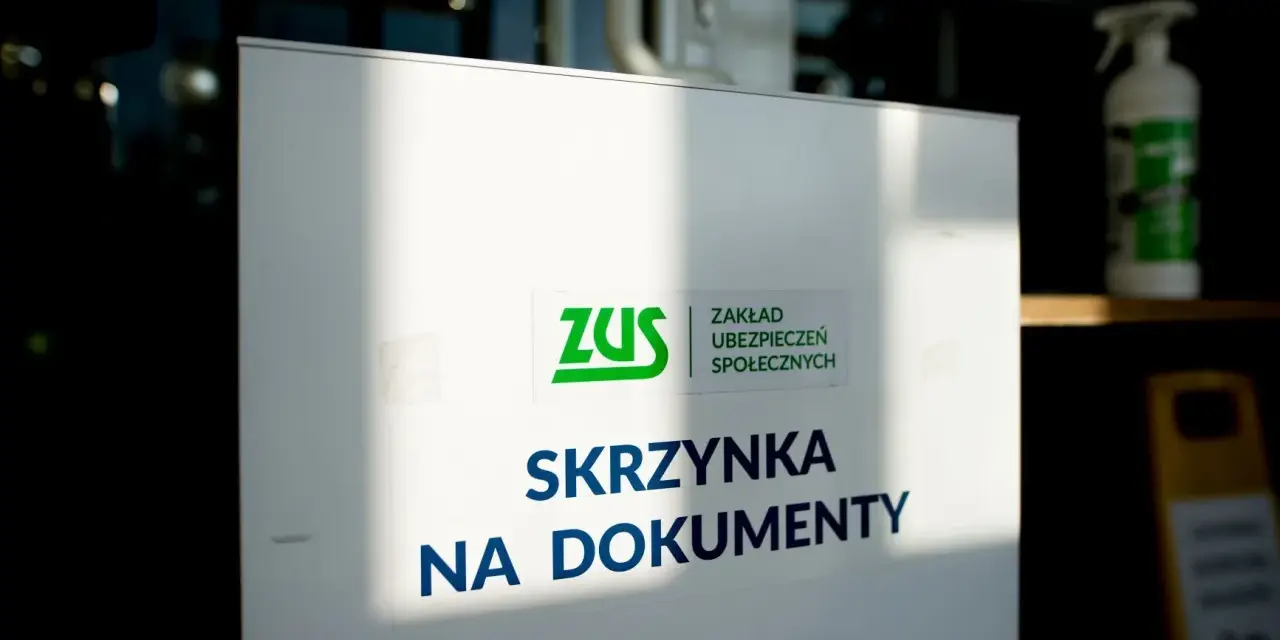Skrzynka na dokumenty ZUS. Tu można zostawić wniosek do ZUS o wypłatę zasiłku chorobowego wzór.
