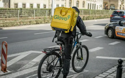 Jak zatrudnić się w Glovo - krok po kroku do pracy jako kurier