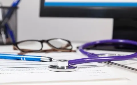 Co po stażu lekarskim? Sprawdź najlepsze opcje kariery dla lekarzy