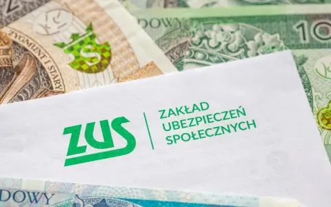 ZUS i polskie banknoty. Dokumenty związane z wypłatą świadczeń, gdy dwóch pracodawców musi zmierzyć się z kwestią zwolnienia lekarskiego.