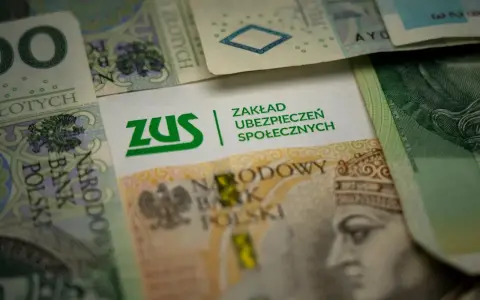 ZUS i polskie banknoty. Czy zasiłek rehabilitacyjny wlicza się do stażu pracy?