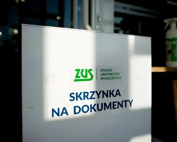 Skrzynka na dokumenty ZUS. Tu można zostawić wniosek do ZUS o wypłatę zasiłku chorobowego wzór.