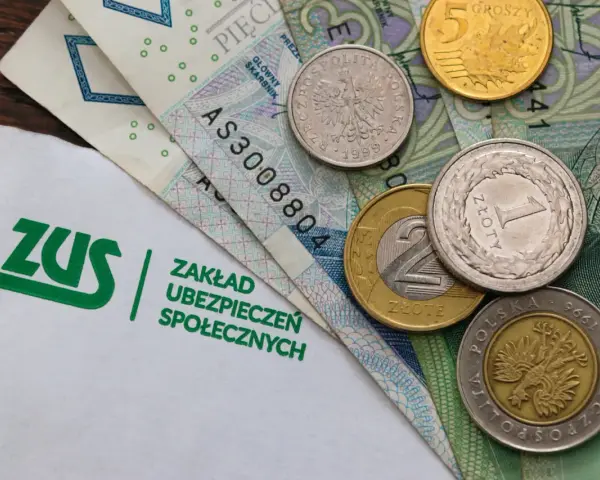 ZUS i polskie pieniądze. Kto w Polsce nie płaci składek emerytalnych, ten może mieć problem z przyszłością.