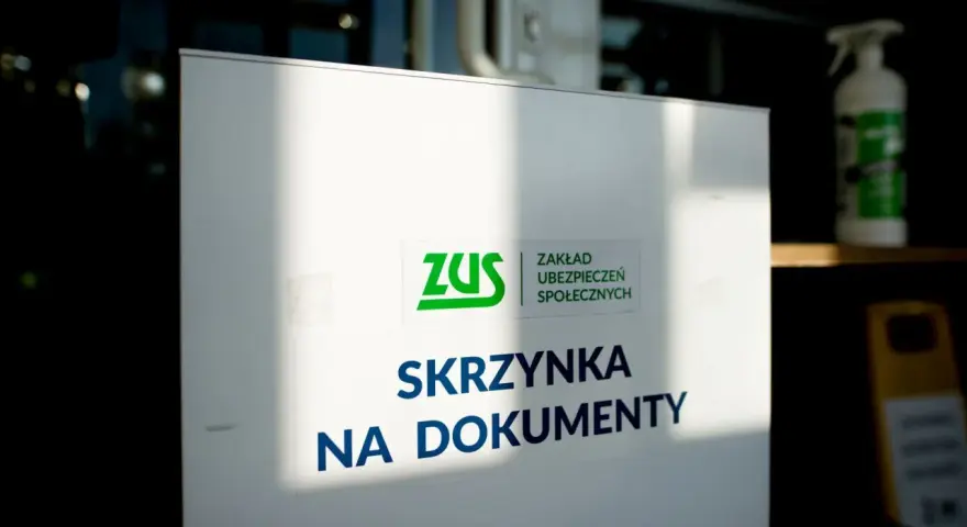 Skrzynka na dokumenty ZUS. Tu można zostawić wniosek do ZUS o wypłatę zasiłku chorobowego wzór.