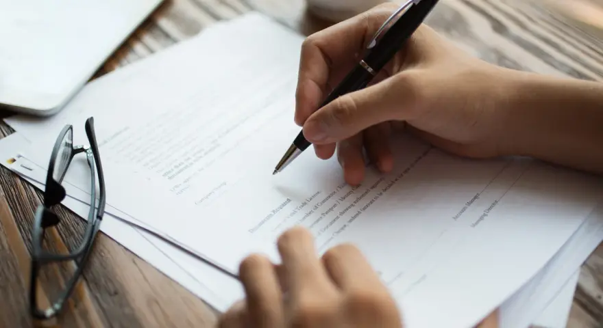 Jakie dane pracownika w umowie o pracę mogą ją unieważnić?